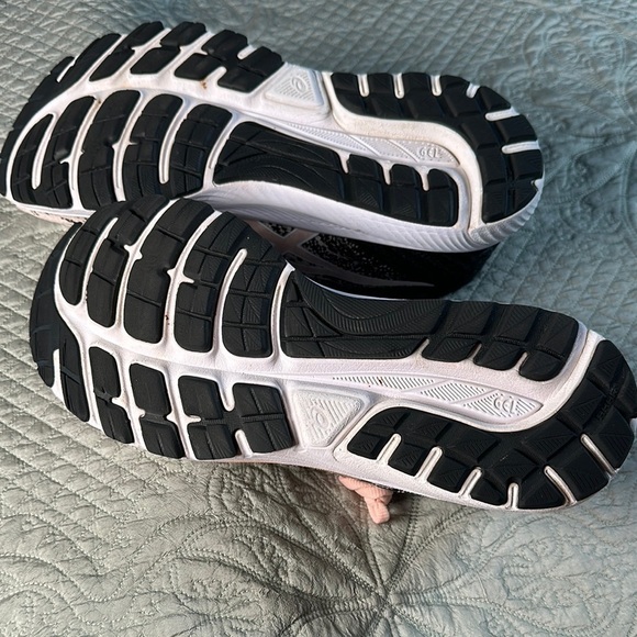 Pink and Black Performance Athletic Shoes - Picture 4 of 6